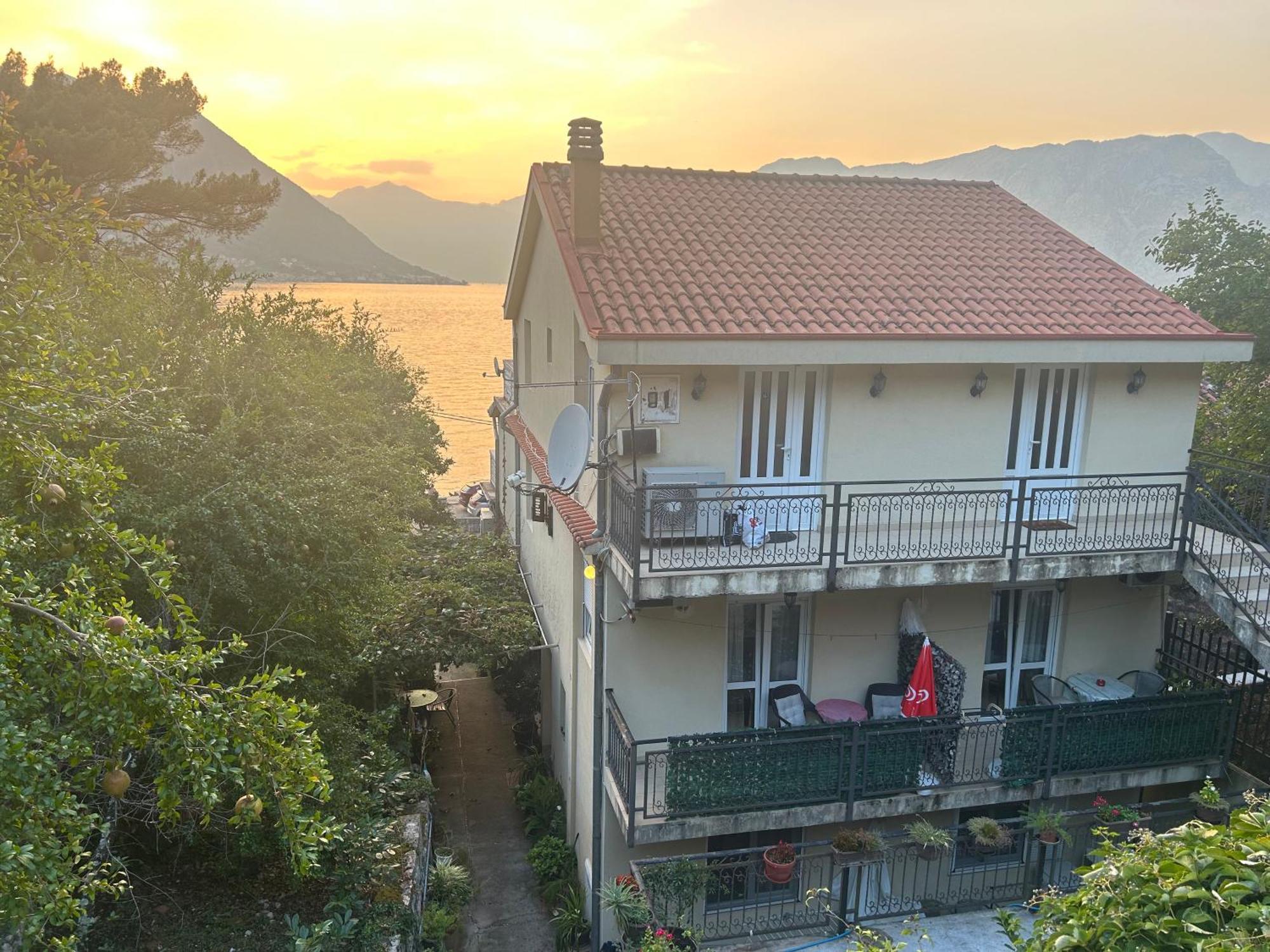 Studio On The Coast, With A View Of The Sunrise,Free We-Fi Kotor Eksteriør bilde