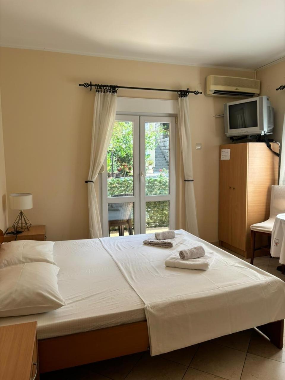 Studio On The Coast, With A View Of The Sunrise,Free We-Fi Kotor Eksteriør bilde